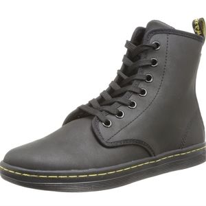 Dr. Martens Shoreditch women size 8 black leather lace up combat boots